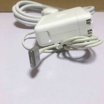 中古純正 Apple 60W MagSafe 2 電源アダプタ A1435 MD565J/A 充電器 (T型コネクタ) MacBook Pro 13インチシリーズ用 動作品 管理号SHA1158_画像4