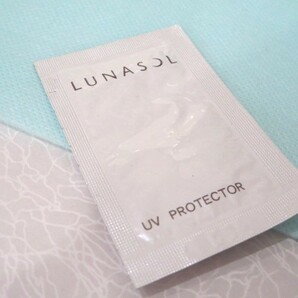 【未使用】ルナソル（LUNASOL） パウダーファンデーション UVプロテクター（日焼け止め美容液）2点 試供品 サンプル プチサイズ 送料94円♪の画像7