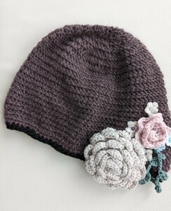ハンドメイド 　お花のあったかニット帽　アルパカ毛糸　手編み ニット帽子