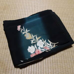 花柄が艶やかな黒留袖（正絹）袷 五つ紋 素材用にの画像10