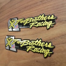 Two Brothers Racing ①金色 アルミ耐久ステッカー×2枚_画像3