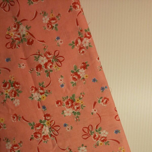 YUWA 松山敦子さん 30's Collection 綿100％ ブーケとリボン柄 ピンク 生地巾約108cm×約50cm
