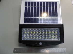 太陽光式ハイパワー　投光器　1000Ｌｍ　人感センサー付き　駐車場照明　玄関灯　庭園灯