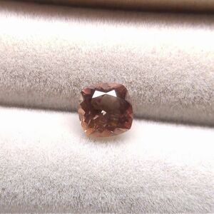 オレゴンサンストーン　0.96ct　ルース