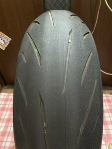 中古MCタイヤ BRIDGESTONE BATTLAX S22 180/55ZR17 ブリヂストン バトラックス ハイパースポーツ 180 55 17 1020 M2946