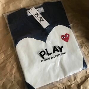 【希少・メンズ・Sサイズ】COMME des GARCONS Play（コム・デ・ギャルソン・プレイ）ロゴ Tシャツ （ネイビー）