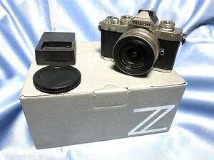 Nikon Zfc + Z DX 16-50mm F/3.5-6.3 VRシルバー
