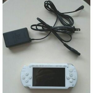 【中古・美品】すぐに遊べるフルセット ソフト付き PSP-1000 ホワイト