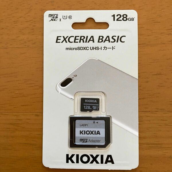 KIOXIAのmicroSDXC UHS-I カード。EXCERIA BASIC 128GB、アダプターとメーカー保証書付きです。