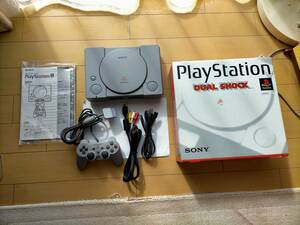 PlayStation 本体　SCPH-7000　コントローラ　電源コード　AVケーブル　箱　ゲーム機　中古