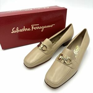 ＊ 訳あり未使用 箱付き '高級婦人靴' Salvatore Ferragamo サルヴァトーレフェラガモ 本革 ガンチーニ ヒール / パンプス 8.5D 25.5cm