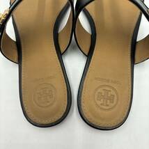 ＊ 良品 箱付き '高級感溢れる' TORY BURCH トリーバーチ KIRA THONG SANDAL 本革 フラット トング サンダル US6.5 23.5cm レディース 靴_画像8