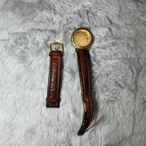 GUCCI グッチ 8200JR クォーツ レディ—ス ゴールド　ローマン文字 時計 腕時計 ジャンク品