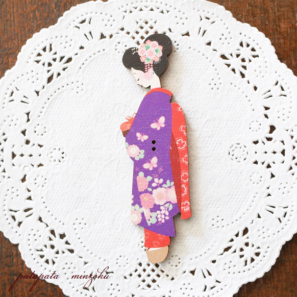 日本図柄 舞妓さん 横姿 フランス 製 木製ボタン アトリエ ボヌール ドゥ ジュール 雑貨 パタミン ボタン 刺繍 ハンドメイド 小物