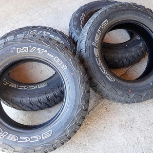 185/85R16 4本セットアクセラＭ/Ｔ-01ホワイトレタージムニー JA11,JB23,JB64他マッドタイヤ ラインホワイトレター中古の画像1