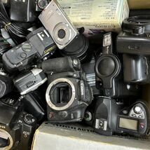 【カメラ機器】まとめ売り　コンパクトフィルムカメラ　一眼レフ　コンパクトデジタルカメラ　Canon PENTAX　付属品多数　ジャンク品　A026_画像8