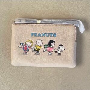 COACH × PEANUTS スヌーピー コーナー ジップ リストレット 