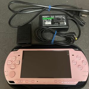 【極美品・動作確認済み】PSP-3000 本体 薄型ピンク＋メモリースティック 4GB ＋電源アダプターケーブル＋本体ケース