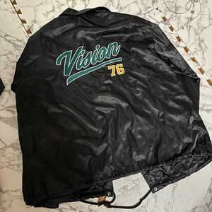 VISION STREET WEAR/ヴィジョンストリートウエア ビッグシルエット ロゴ ワッペン バック刺繍 コーチジャケット