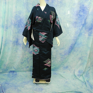 （49）小紋　正絹　御召　SILK レトロ調　着物 pre-owned　リサイクル 中古 Japanese Kimono 157.5cm　62.6inch synthetic fiber 