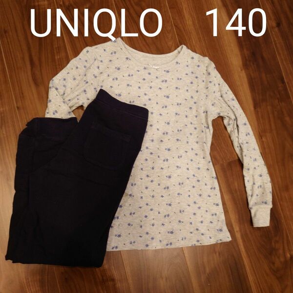 ユニクロ UNIQLO　小花柄パジャマ 140 ブルー