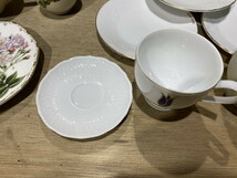 【６－８４】食器 まとめ売り MOMOYAMA/BONE CHINA/SEYEI CHINA/MARUI/LOUIS PITAUD/pierre cardin 等 カップ&ソーサー お皿 等 中古品_画像4