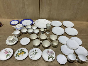 【６－８４】食器 まとめ売り MOMOYAMA/BONE CHINA/SEYEI CHINA/MARUI/LOUIS PITAUD/pierre cardin 等 カップ&ソーサー お皿 等 中古品