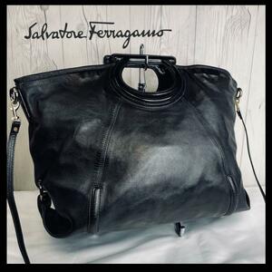 ◆美品◆ Ferragamo フェラガモ ガンチーニ バッグ ショルダーバッグ 斜め掛け ブラック 黒 鞄 カバン