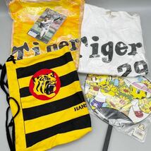 阪神タイガース プロ野球 高校野球 グッズ 大量 26点 セット サイン色紙 Tシャツ カレンダー ポストカード メガホン等 スポーツ 未使用含む_画像4