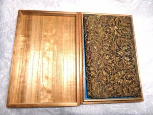 美術品の茶道帛紗・紙入れ☆玉虫色地に金糸（重さ160g）で唐草紋を刺した美術品！！！・コレクター品★拡大画像満載☆2-1