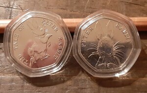 2 kind Peter Rabbit . Elizabeth woman . genuine article Britain 50 pence coin England coin bi marks liks*pota- Peter Rabbit 8g 27mm Britain 