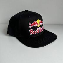 【未使用】Red Bullキャップ 帽子　レッドブル　刺繍入り　野球帽　通気性　アウトドア　キャップ　軽　男女兼用　黒_画像7