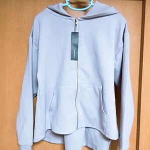 ジップパーカー