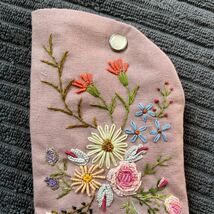 メガネケース　スマホケース　ペンケース☆麻綿キャンバス地　ピンク　たくさんの花の手刺繍☆ハンドメイド_画像2