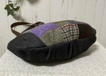 今季最後の出品②★Harris Tweed★ハリスツイード★明るめ暖色系★色々パッチ＆ブラックデニム生地★横長大きめ本革持ち手バッグ_画像5