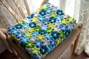 Art hand Auction Emerald City Handmade Crochet Flower Motif Crochet Flowers in Bloom Handmade/Knitting/Crochet Spring Sofa Cover, Handmade items, interior, miscellaneous goods, others