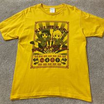 53 キルミーベイベー あにまるっ!フェス!!限定 折部やすな＆ソーニャ 切身赤子Tシャツ サイズL アニメ KILL ME BABY TBS 40105AF_画像1