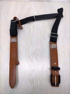 TOGA VIRILIS(トーガビリリース) METAL LEATHER BELT メンズ 表記無 中古 古着 0108