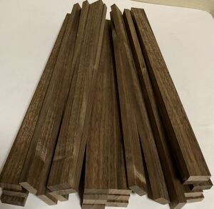 天然木ウォールナット材24本セット300×20×7.7端材 木材 素材　工作　工芸　貼り付け　日曜大工　ハンドクラフト