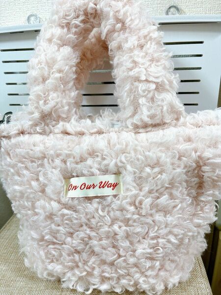 期間限定販売　新品　ハンドバッグ　ぬいぐるみかばん　ファーバッグ　もこもこバッグ　2色展開　ベージュ　ピンク