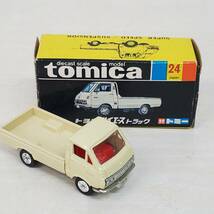 SE0118-216□旧トミー トミカ トヨタ ハイエース トラック 1/68 黒箱 ミニカー TOMICA №24 玩具 おもちゃ 動作未確認 ジャンク_画像1