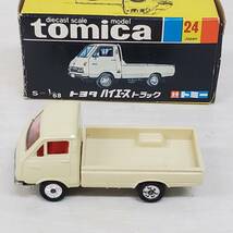 SE0118-216□旧トミー トミカ トヨタ ハイエース トラック 1/68 黒箱 ミニカー TOMICA №24 玩具 おもちゃ 動作未確認 ジャンク_画像2