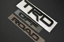 TRD OFFROAD TRDエンブレム　マットブラック 両面テープ付き トヨタ RAV4 ハイエース ハイラックス FJクルーザー ランドクルーザープラド_画像2