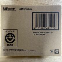 新品 輸送箱 未開封 S.H.Figuarts 仮面ライダーグリドン ライチアームズ フィギュア フィギュアーツ 仮面ライダー グリドン 鎧武 ガイム_画像3