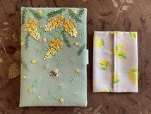 ハンドメイド、手刺繍、「蜜蜂と満開のミモザの、カード18枚、お薬手帳、母子手帳、通帳、収納ケース]　_画像6