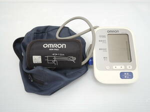 ☆OMRON オムロン 上腕式血圧計 HEM-7132 血圧計 ヘルスケア 自動血圧計デジタル 電子血圧計 電池駆動 動作品/管理1418A11-12270002