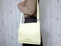 極美品 LOEWE ロエベ ショルダーバッグ バッグ レザー クリーム 67314Y_画像1