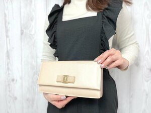 極美品 Ferragamo フェラガモ クラッチバッグ 長財布 財布 ウォレット バッグ レザー ライトベージュ 67698