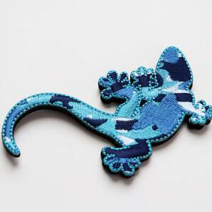 ワッペン トカゲ（ヤモリ） マジックテープ（ベルクロ・面ファスナー）着脱式 ミリタリー サバゲー 刺繍パッチ 青系の画像2