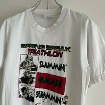 90s SPRING BREAK TRIATHLON パロディ プリントTシャツ M 袖裾ダブル アニメ 古着 ヴィンテージ_画像1